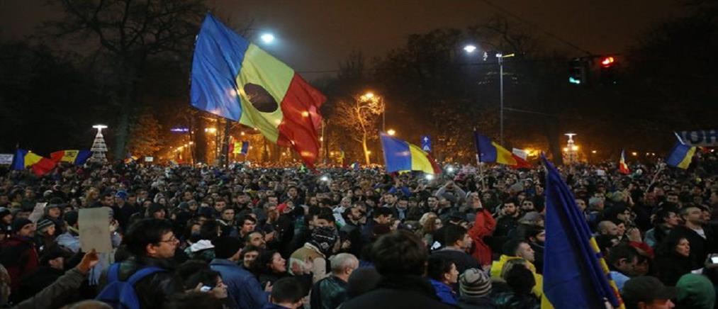 Ο Κλάους Γιοχάνις νικητής των προεδρικών εκλογών στην Ρουμανία