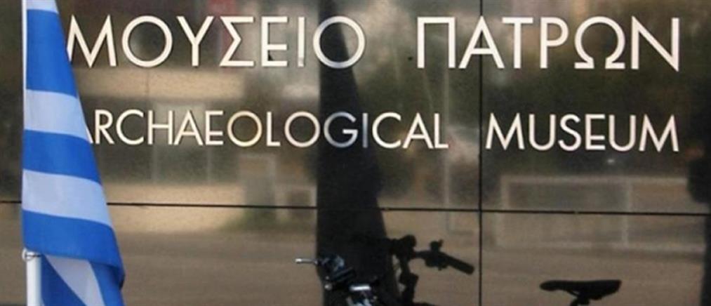 Πάτρα: Το ποδήλατο του Κωστή Στεφανόπουλου στην είσοδο του Αρχαιολογικού Μουσείου