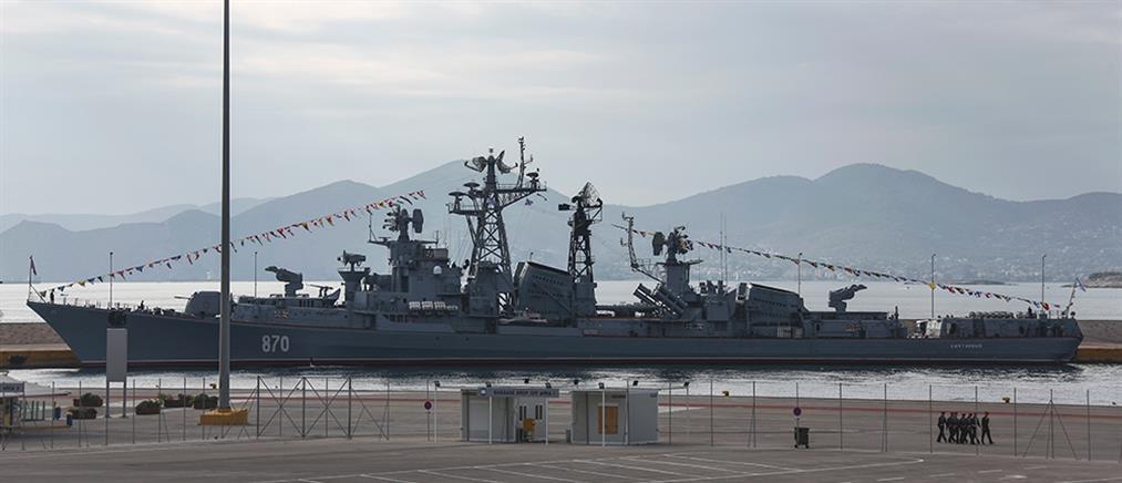 Το ρωσικό αντιτορπιλικό Smetliviy στο λιμάνι του Πειραιά