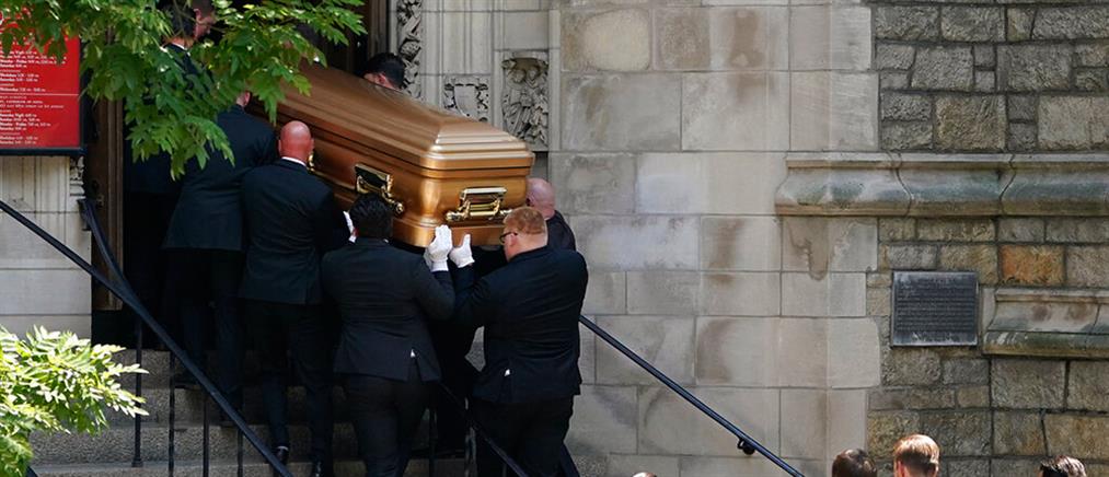 Ιβάνα Τραμπ: Θλίψη στην κηδεία της - Παρούσα όλη η οικογένεια (εικόνες)