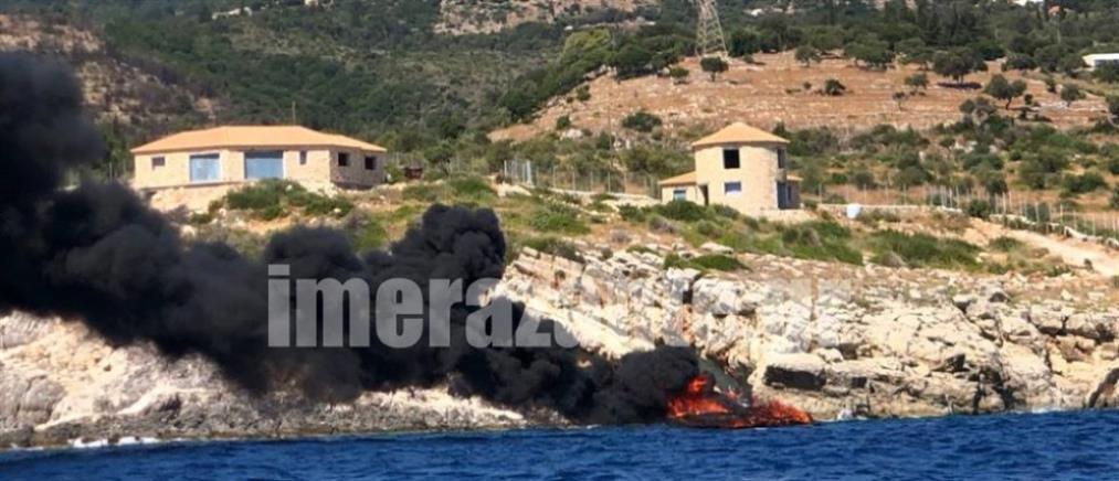 Ζάκυνθος: Σκάφος κάηκε και βυθίστηκε (βίντεο)