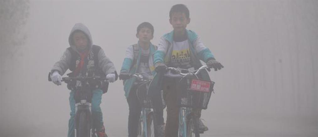 Unicef: 300 εκατ. παιδιά αναπνέουν τοξικό αέρα