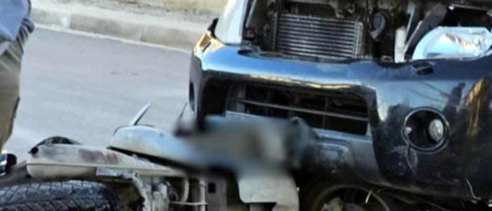 Σοβαρό τροχαίο στη Λαμία - Δίκυκλο “σφηνώθηκε” στην πρόσοψη φορτηγού (εικόνες)