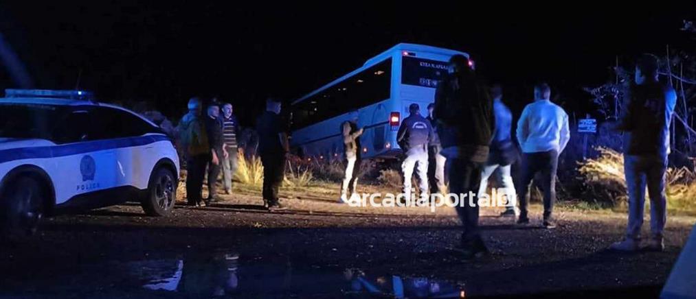 Οδηγός των ΚΤΕΛ έπαθε ανακοπή και το λεωφορείο “κρεμάστηκε” σε γκρεμό (εικόνες)