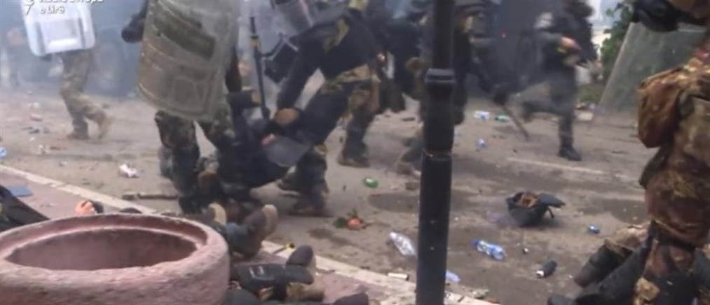 Κόσοβο: άγριες συγκρούσεις αστυνομικών - διαδηλωτών (βίντεο)