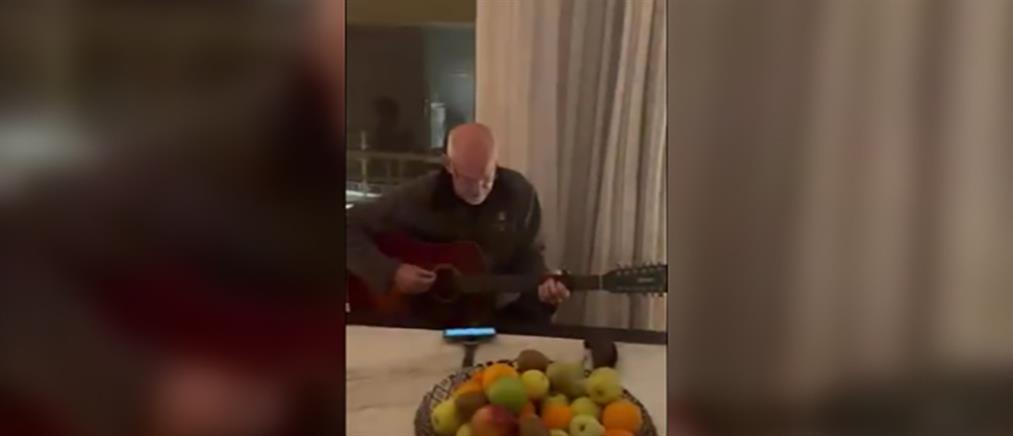 Ο Γιώργος Παπανδρέου έχει γενέθλια και τραγουδά το “Kαλημέρα  Ήλιε” στην Μαργαρίτα (βίντεο)