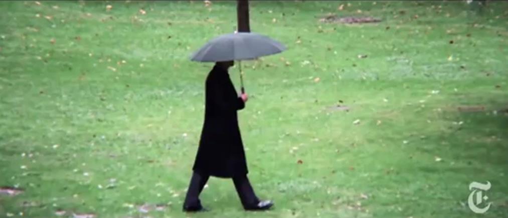 «Ο άνθρωπος με την ομπρέλα» και οι θεωρίες συνομωσίας για τη δολοφονία Κένεντι