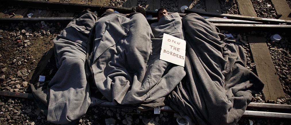 Ειδομένη: Καθιστική διαμαρτυρία προσφύγων στις γραμμές