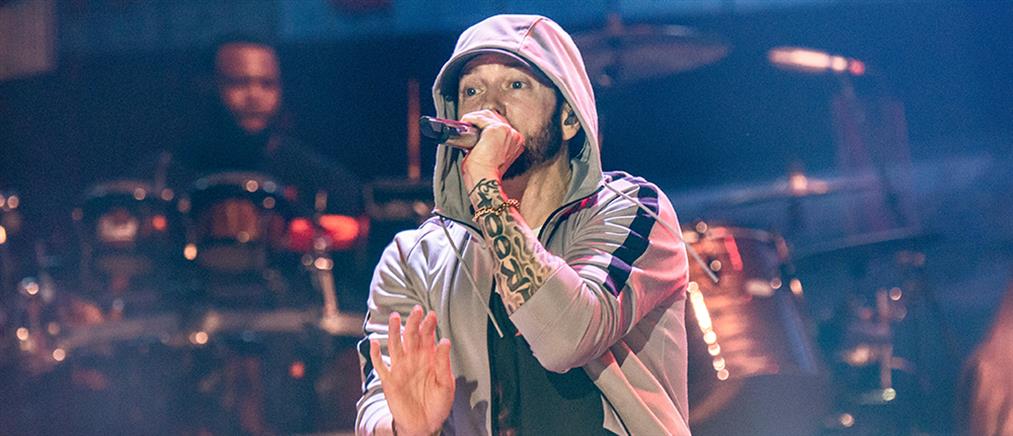 Ο Eminem… ραπάρει εναντίον όσων δεν φορούν μάσκα