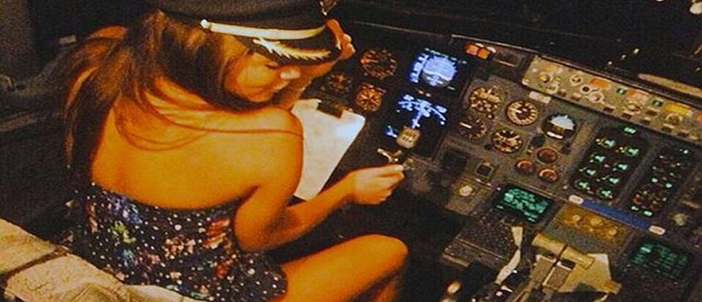 Οι σέξι πόζες της τραγουδίστριας στο κόκπιτ «έκαψαν» τον πιλότο