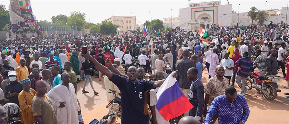 Νίγηρας: Διαδήλωση υπέρ των πραξικοπηματιών στη Νιαμέι (βίντεο)