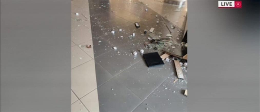Αιγάλεω: Αυτοκίνητο έπεσε πάνω σε τζαμαρία εμπορικού κέντρου