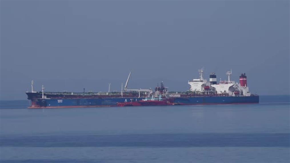 Πλοίο με ιρανική σημαία κρατείται στην Κάρυστο