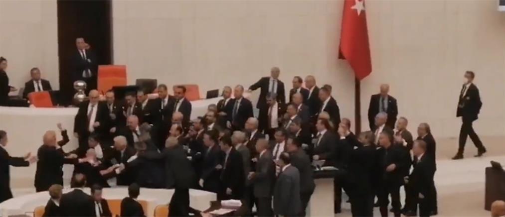 Τουρκία: Βουλεύτης στην ΜΕΘ από καβγά στην Βουλή (βίντεο)