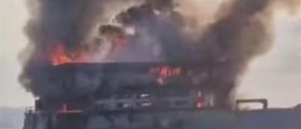 Ταϊλάνδη: Φωτιά σε πλοίο – επιβάτες πέφτουν στη θάλασσα (βίντεο)