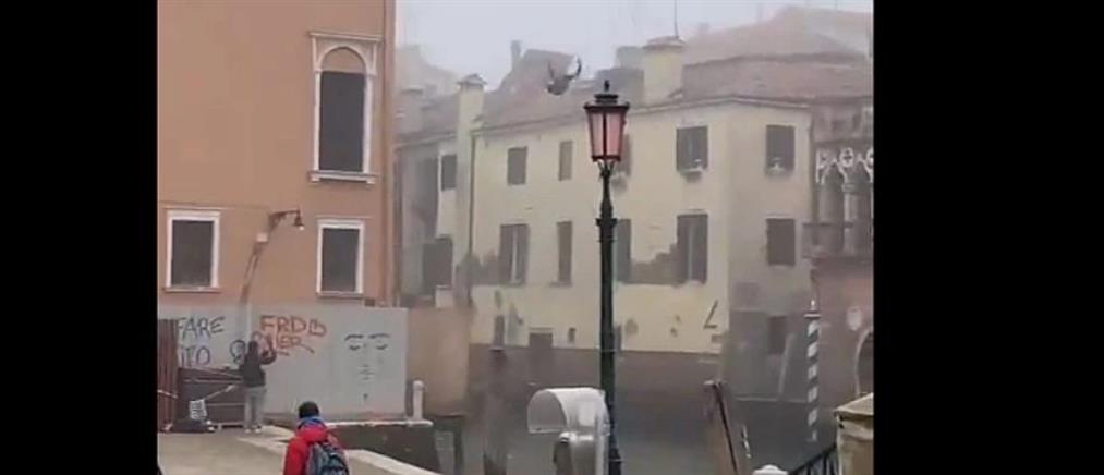 Βενετία: άνδρας έκανε βουτιά απο 3ο όροφο σε κανάλι (βίντεο)