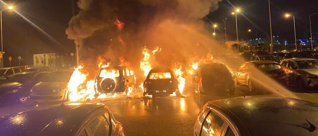 Αλεξανδρούπολη: Φωτιά σε αυτοκίνητα στο αεροδρόμιο (εικόνες)