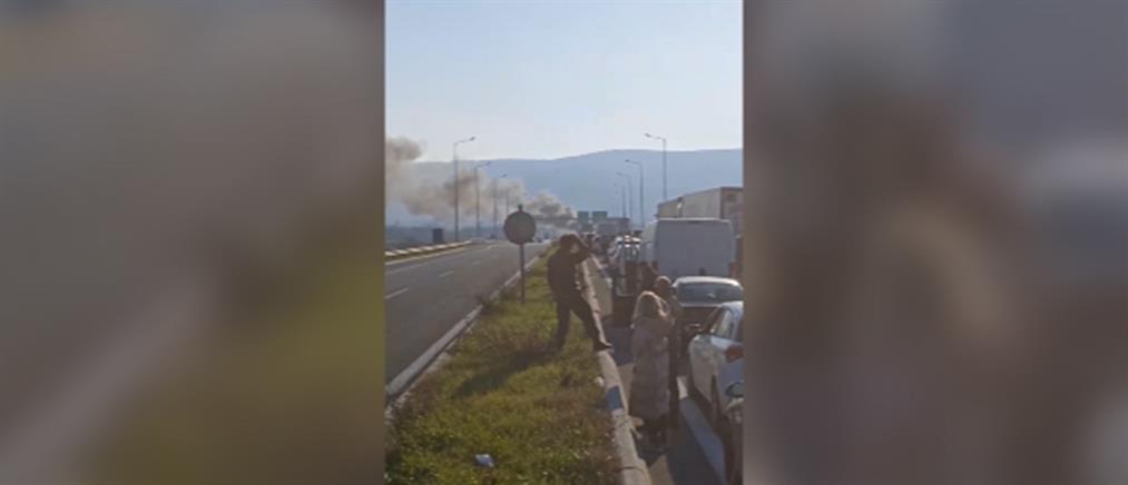Θεσσαλονίκη: φωτιά σε φορτηγό πριν τα διόδια Λαγκαδά (βίντεο)