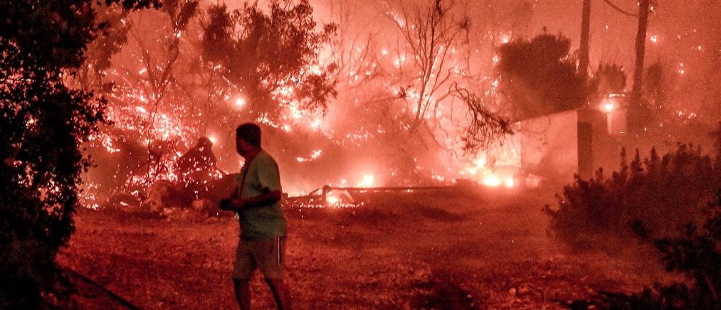 Φωτιά στο Ξυλόκαστρο: Μάχη με τις αναζωπυρώσεις - Δύσκολη και η αποψινή νύχτα (βίντεο)