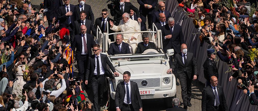 Πάπας Φραγκίσκος: Συναντήθηκε με πιστούς μετά από 2 χρόνια (εικόνες)
