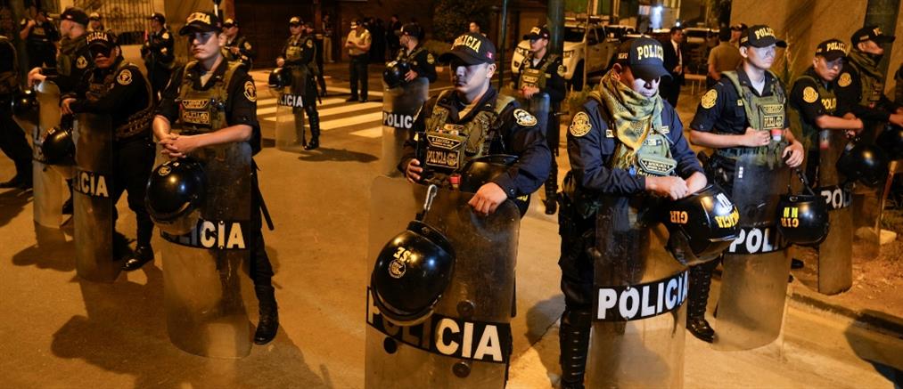 Περού: Η αστυνομία “μπούκαρε” στο σπίτι της Προέδρου λόγω των πανάκριβων ρολογιών (βίντεο)