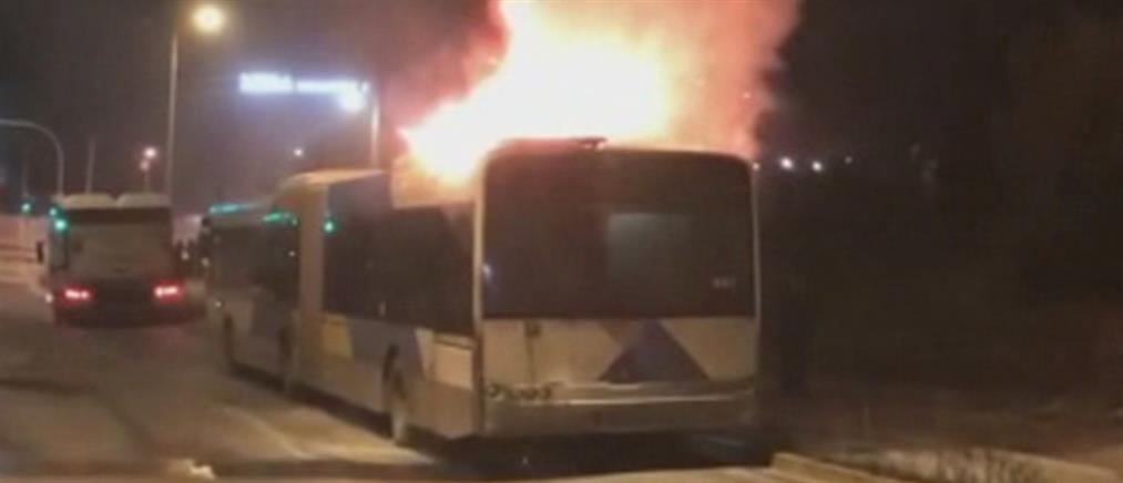 Φωτιά σε λεωφορείο του ΟΑΣΑ (βίντεο)