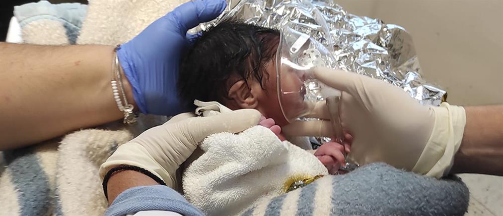 Θεσσαλονίκη: “βιαστικό” μωρό γεννήθηκε σε Κέντρο Υγείας (εικόνες)