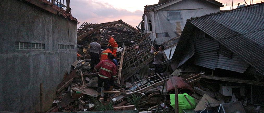 Σεισμός στην Ινδονησία με δεκάδες νεκρούς (εικόνες)