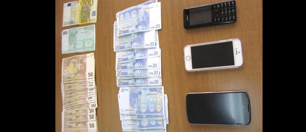 Σπείρα διακινούσε παράνομα κινητά τηλέφωνα