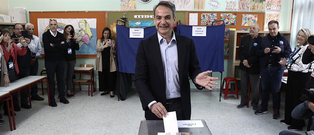 Εκλογές: Ο Κυριάκος Μητσοτάκης ψήφισε με τα παιδιά του στην Κηφισιά (βίντεο)