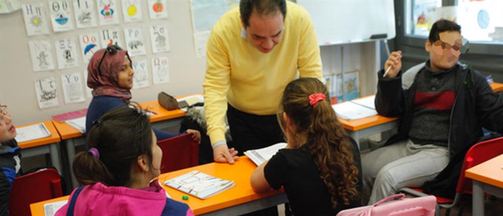 Ενισχυτική διδασκαλία σε προσφυγόπουλα στο Εκπαιδευτικό Κέντρο της “Αποστολής” στην Αθήνα (φωτό)
