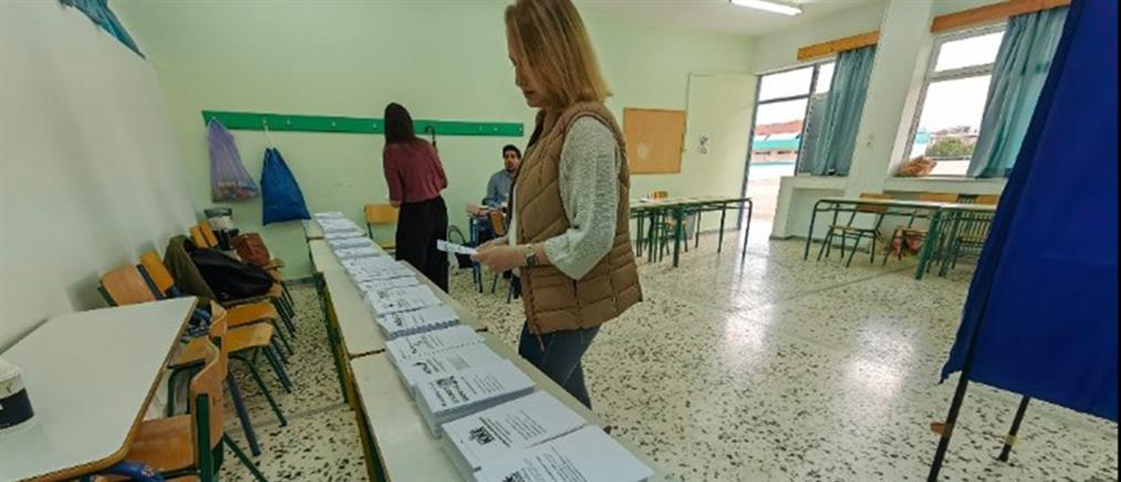 Εκλογές - Δήμος Αθηναίων: Πρόστιμο σε κόμμα για παράνομη αφισορύπανση