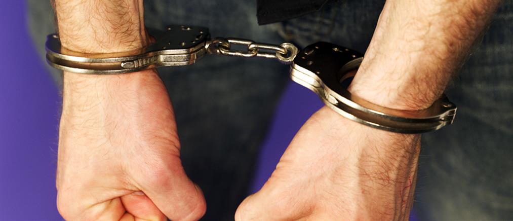 Συνελήφθη ειδικός φρουρός για εκβιασμό και δωροληψία