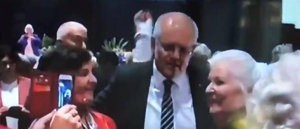 Αβγό στο κεφάλι του Αυστραλού Πρωθυπουργού (βίντεο)