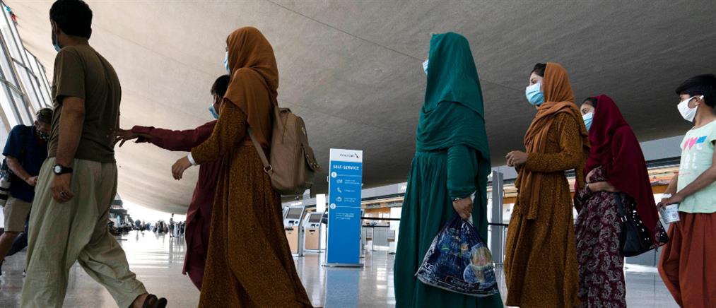 Αφγανιστάν: “Πλαφόν” χιλιομέτρων για να ταξιδεύουν μόνες τους οι γυναίκες