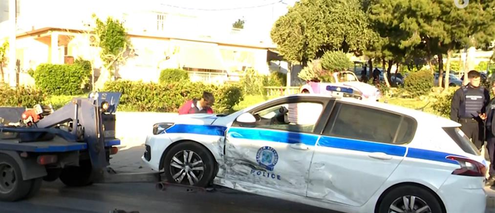 Νίκαια: Αυτοκίνητο συγκρούστηκε με περιπολικό - Τραυματίας ένας αστυνομικός