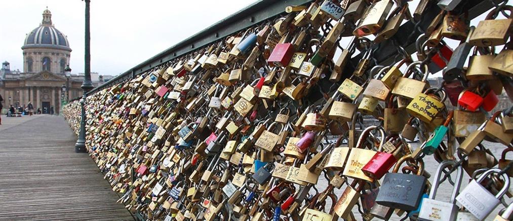Οι «κλειδαριές του έρωτα» απειλούν γέφυρα στο Παρίσι