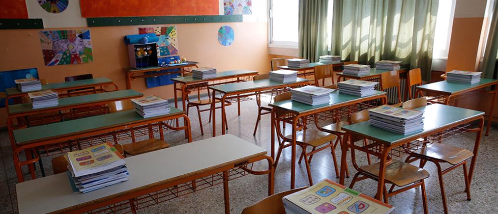 “Πολλαπλό Βιβλίο” στα σχολεία: νέα υπουργική απόφαση για το μέτρο