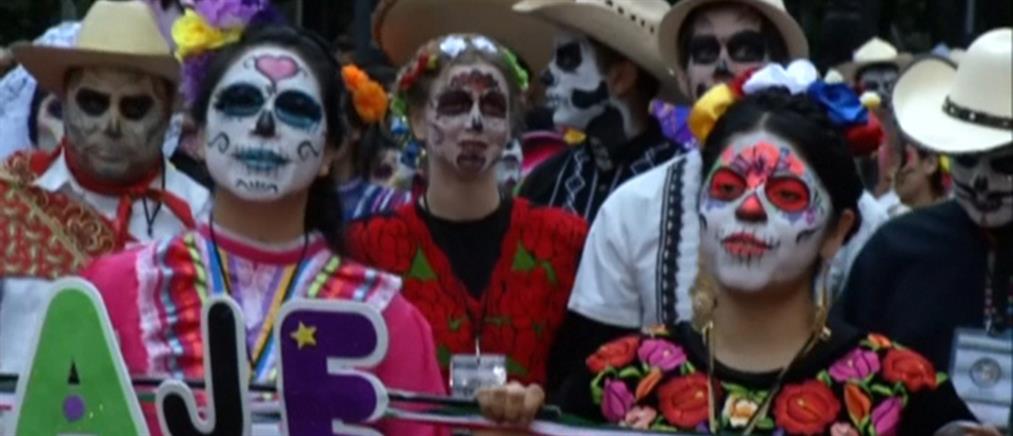 “Zόμπι” έκαναν παρέλαση στο Μεξικό (βίντεο)