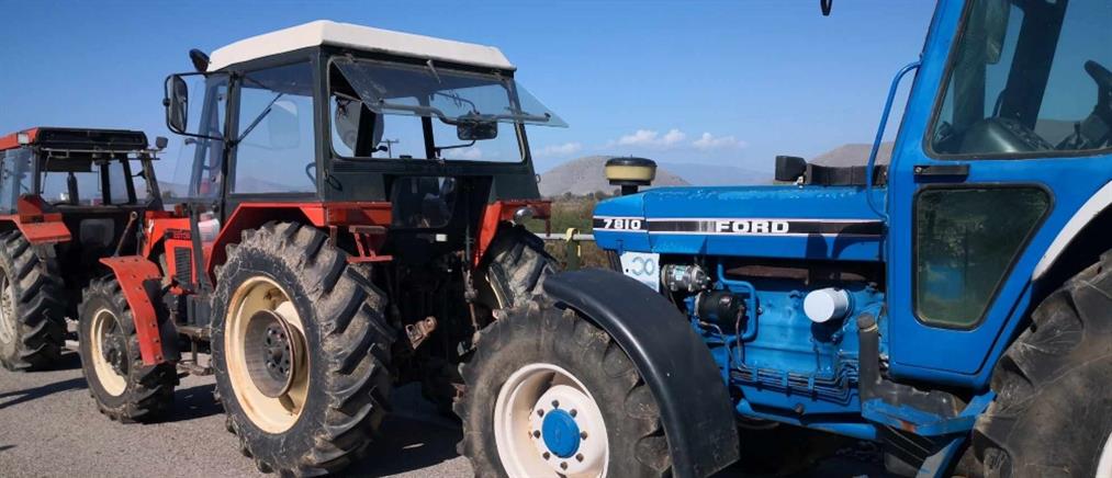 Αγρότες: Κλειστή η Εθνική Οδός στο ύψος της Λάρισας