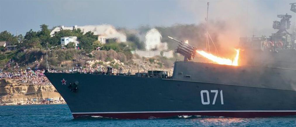 Εντυπωσιακές εκδηλώσεις στη Σεβαστούπολη για την Ημέρα του Ρωσικού Ναυτικού
