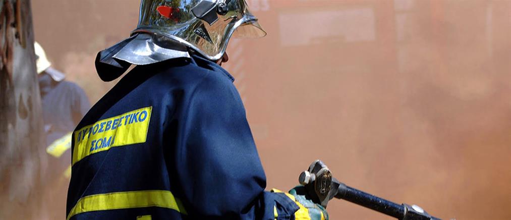 Δύο πυροσβέστες τραυματίστηκαν κατά τη διάρκεια κατάσβεσης πυρκαγιάς
