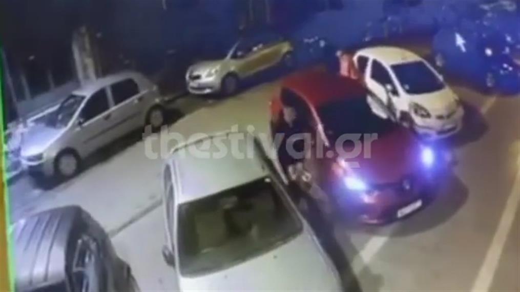 Θεσσαλονίκη: Κλέφτες άρπαξαν τσάντα από αυτοκίνητο