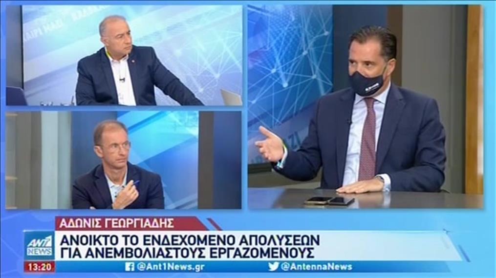 Κορονοϊός: Πολιτική κόντρα για τους εμβολιασμούς και τις απολύσεις