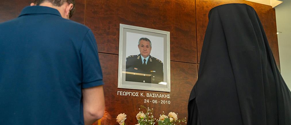 Γεώργιος Βασιλάκης: τρισάγιο για τον αστυνομικό που σκοτώθηκε από παγιδευμένο φάκελο (εικόνες)