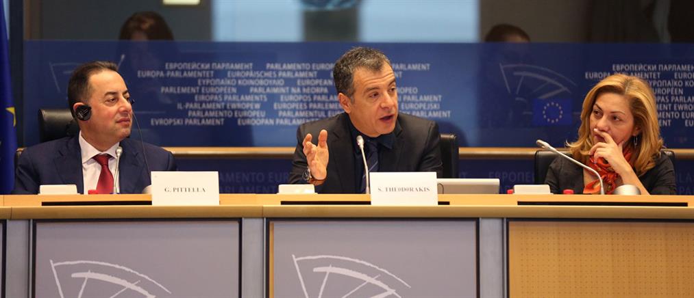 Θεοδωράκης: Το πολιτικό σύστημα σπατάλησε, όχι η Ελλάδα
