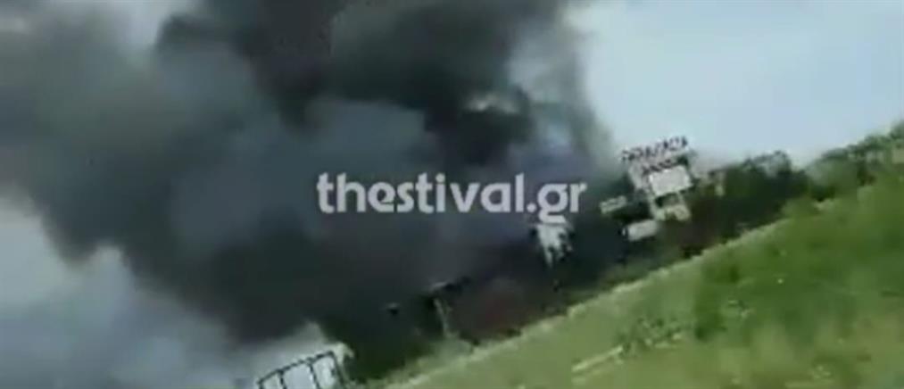 Θεσσαλονίκη: Φωτιά σε εγκαταλελειμμένο εργοστάσιο (βίντεο)