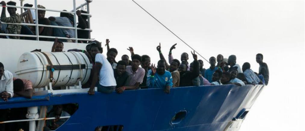 Πρόστιμο σε καπετάνιο που διέσωσε μετανάστες στη Μεσόγειο