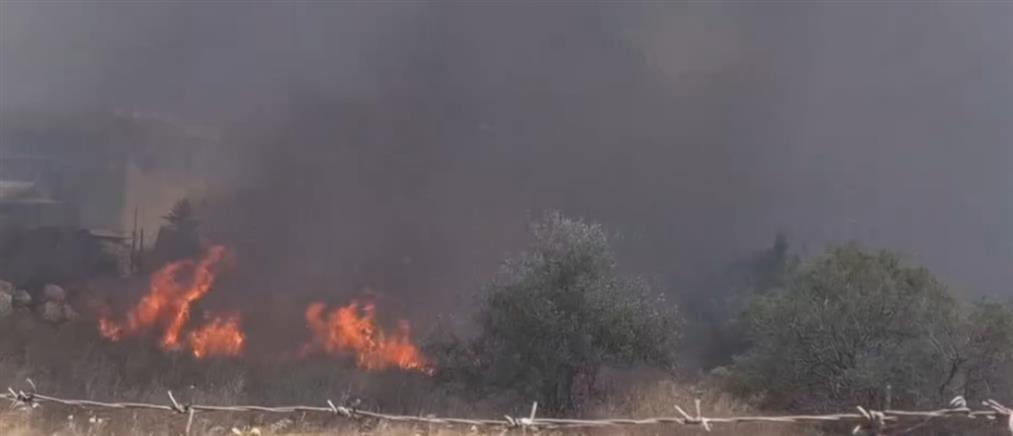 Φωτιά στη Βάρης - Κορωπίου: Η “μάχη” των πυροσβεστών με τις φλόγες (βίντεο)
