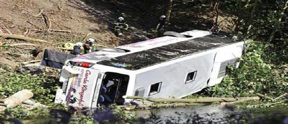 Λεωφορείο έπεσε σε ποτάμι – 21 νεκροί !